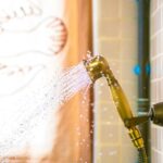 <strong>¿A tu mampara sin perfil inferior se le sale el agua? Soluciones efectivas</strong>